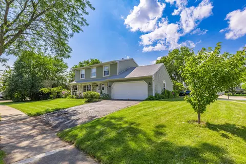 1024 Summerfield Dr, Roselle, IL 60172