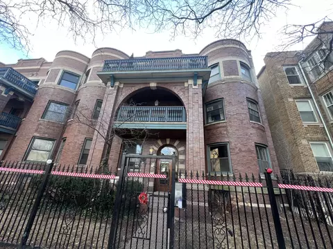 909 W Gordon Ter #3, Chicago, IL 60613