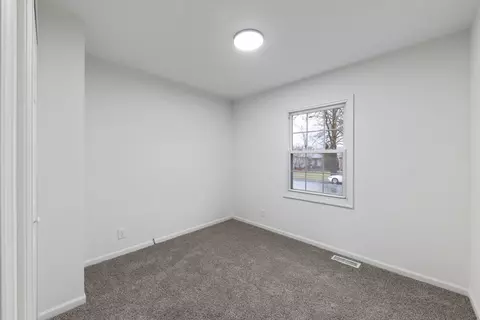Bedroom - 931 Upper Brandon Dr, Aurora, IL 60506 photo 5 of 5