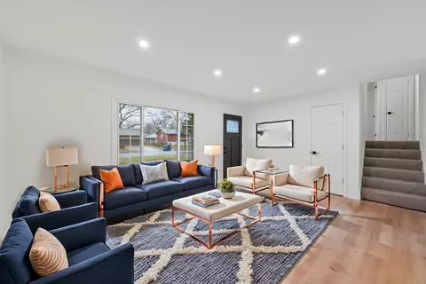 Living - 931 Upper Brandon Dr, Aurora, IL 60506 photo 1 of 4