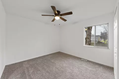 Bedroom - 931 Upper Brandon Dr, Aurora, IL 60506 photo 2 of 5