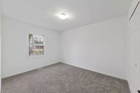 Bedroom - 931 Upper Brandon Dr, Aurora, IL 60506 photo 3 of 5