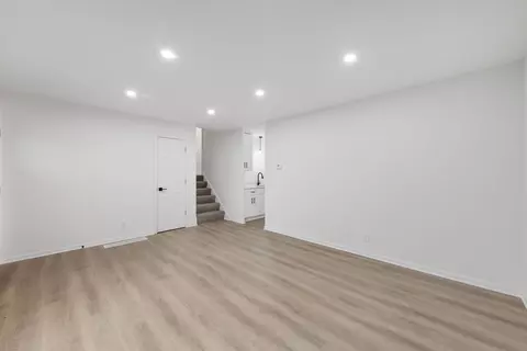 Living - 931 Upper Brandon Dr, Aurora, IL 60506 photo 4 of 4