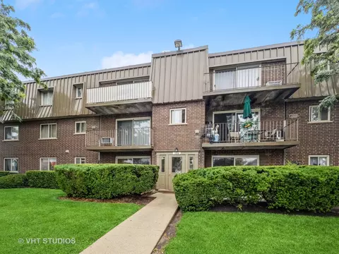 588 Fairway View Dr #1E, Wheeling, IL 60090