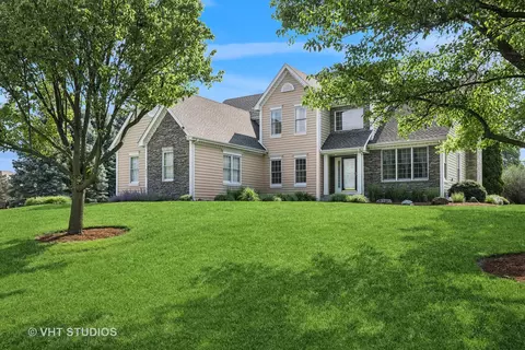 9310 Nicklaus Ln, Crystal Lake, IL 60014
