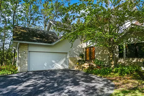 12 Laurel Oak Ct, Burr Ridge, IL 60527 photo 2
