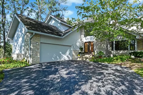 12 Laurel Oak Ct, Burr Ridge, IL 60527