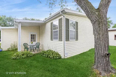 Exterior - 1107 Candida Rd, Elgin, IL 60123 photo 2 of 3
