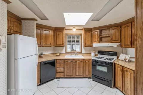 Kitchen - 1107 Candida Rd, Elgin, IL 60123 photo 3 of 3