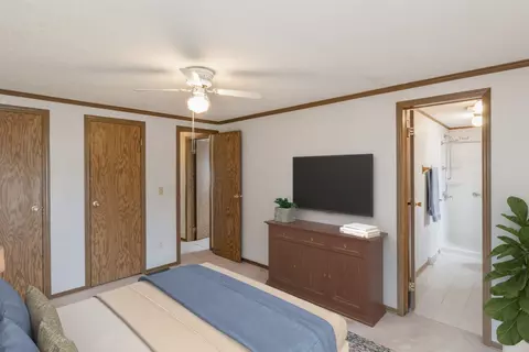 Bedroom - 1107 Candida Rd, Elgin, IL 60123 photo 2 of 3