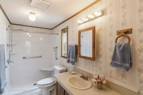 Bath - 1107 Candida Rd, Elgin, IL 60123 photo 1 of 2