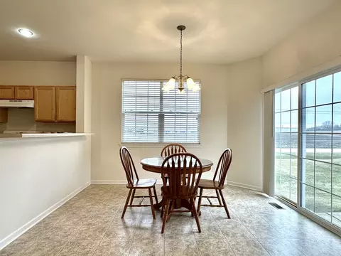 281 Bent Grass Cir #E, Dekalb, IL 60115 photo 4