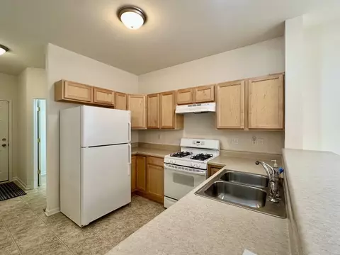 281 Bent Grass Cir #E, Dekalb, IL 60115 photo 3