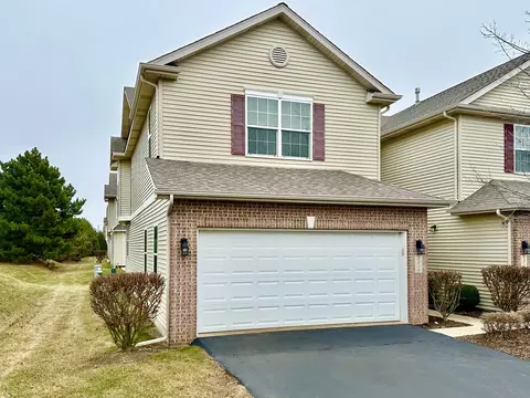 281 Bent Grass Cir #E, Dekalb, IL 60115
