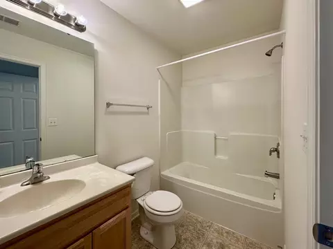 281 Bent Grass Cir #E, Dekalb, IL 60115 photo 11