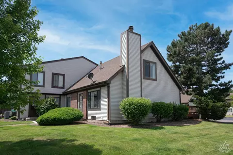 1520 Timberwood Ct, Sycamore, IL 60178