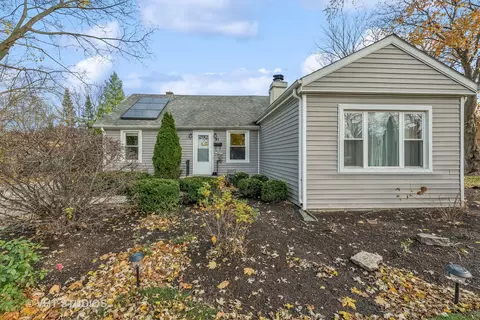 81 N Aldine St, Elgin, IL 60123