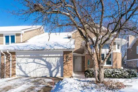 102 Woodstone Dr, Buffalo Grove, IL 60089