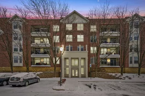 3125 Town Square Dr #104, Rolling Meadows, IL 60008 photo 2