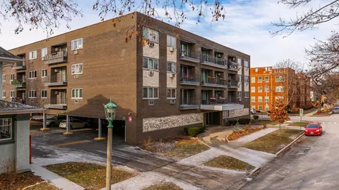 401 S Grove Ave #1H, Oak Park, IL 60302