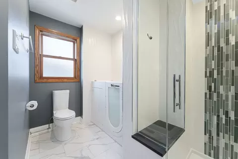 Bath - 4351 150th St, Midlothian, IL 60445 photo 3 of 3