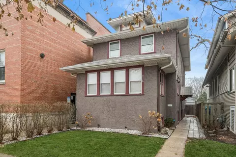 826 Clarence Ave, Oak Park, IL 60304