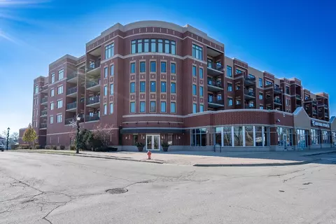 225 Main St #210, Roselle, IL 60172