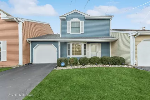 693 Pleasant Pl, Island Lake, IL 60042