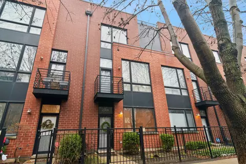 2308 W Wolfram St, Chicago, IL 60618