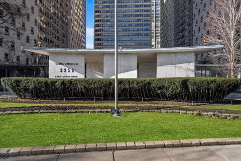 3950 N Lake Shore Dr #821D, Chicago, IL 60613