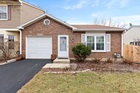 1433 Oxford St, Carol Stream, IL 60188