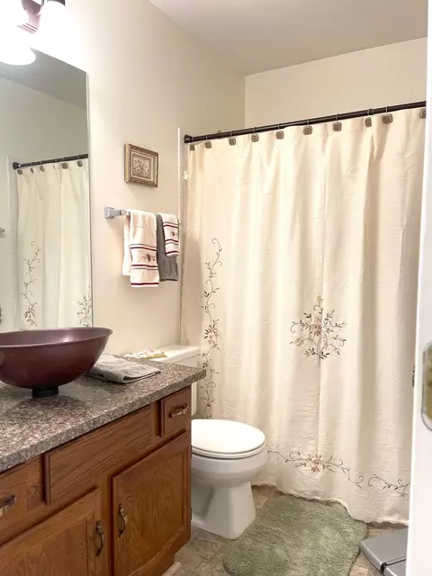 Bath - 1400 Ashton Ct #A2, Wheeling, IL 60090 photo 2 of 2