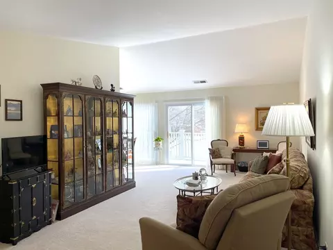 Living - 1400 Ashton Ct #A2, Wheeling, IL 60090 photo 1 of 2