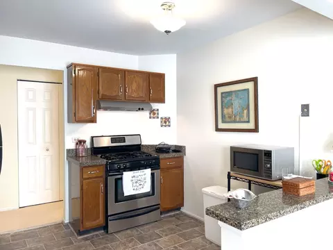 Kitchen - 1400 Ashton Ct #A2, Wheeling, IL 60090 photo 2 of 3