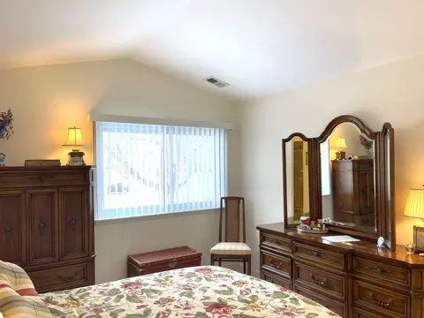 Bedroom - 1400 Ashton Ct #A2, Wheeling, IL 60090 photo 2 of 6