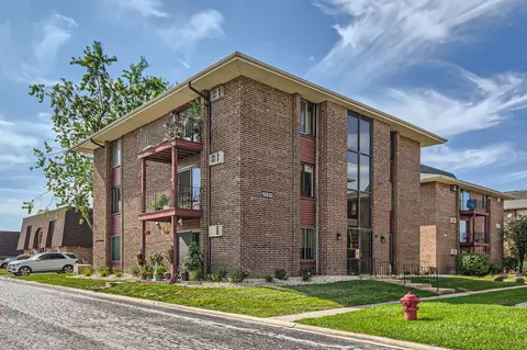 15832 Terrace Dr #2, Oak Forest, IL 60452