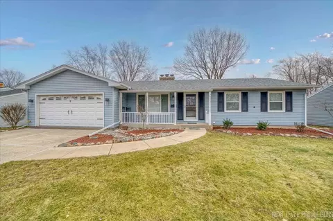 6 Cebold Dr, Montgomery, IL 60538