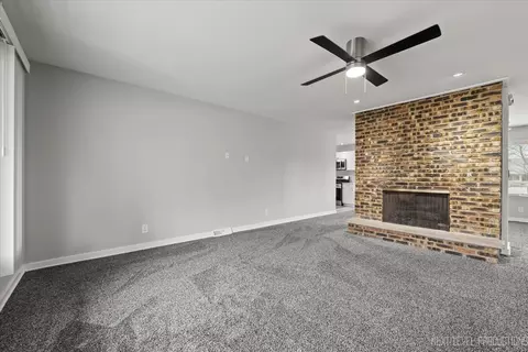 Living - 6 Cebold Dr, Montgomery, IL 60538 photo 2 of 7