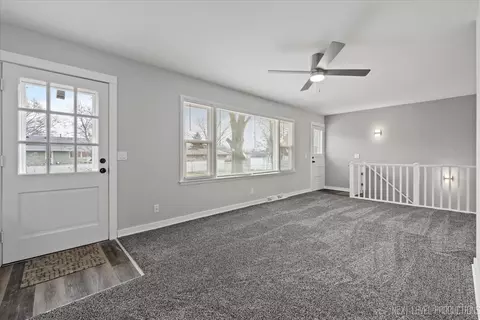 Living - 6 Cebold Dr, Montgomery, IL 60538 photo 7 of 7