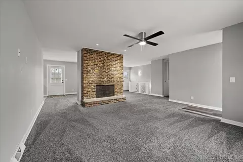 Living - 6 Cebold Dr, Montgomery, IL 60538 photo 1 of 7