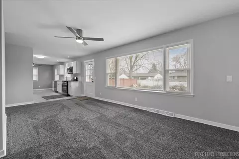 Living - 6 Cebold Dr, Montgomery, IL 60538 photo 6 of 7