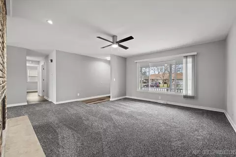 Living - 6 Cebold Dr, Montgomery, IL 60538 photo 3 of 7