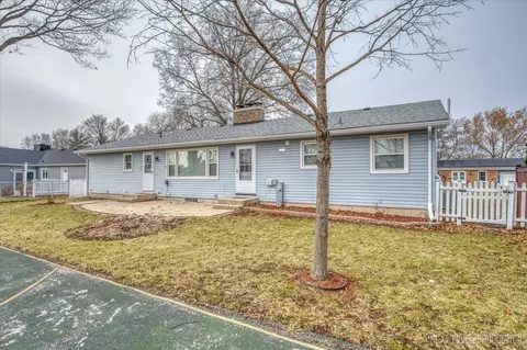 Exterior - 6 Cebold Dr, Montgomery, IL 60538 photo 2 of 5