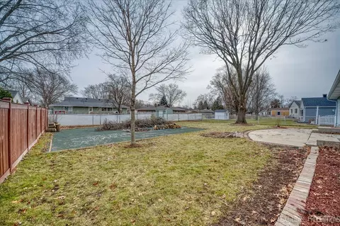 Exterior - 6 Cebold Dr, Montgomery, IL 60538 photo 1 of 5