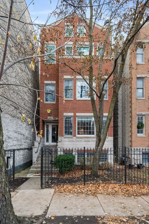 2906 N Damen Ave #1, Chicago, IL 60618