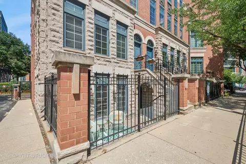 712 N Orleans St #A, Chicago, IL 60654