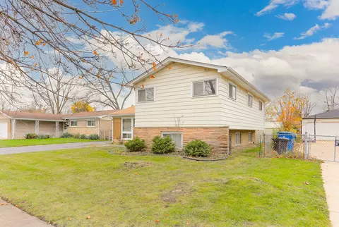 Exterior - 15256 Ridgeway Ave, Midlothian, IL 60445 photo 2 of 5