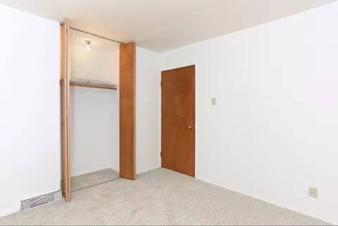 Bedroom - 15256 Ridgeway Ave, Midlothian, IL 60445 photo 6 of 9