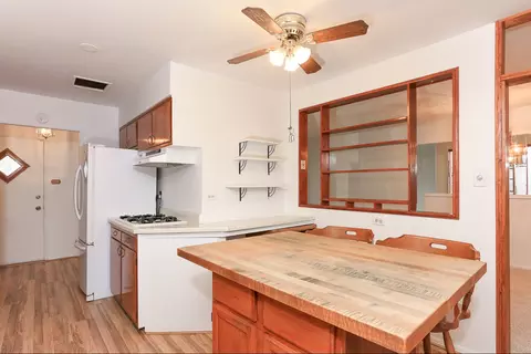 Kitchen - 15256 Ridgeway Ave, Midlothian, IL 60445 photo 2 of 4