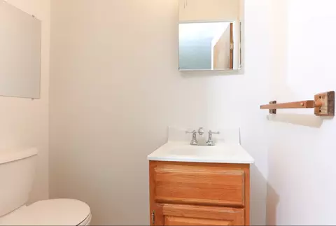 Bath - 15256 Ridgeway Ave, Midlothian, IL 60445 photo 2 of 2
